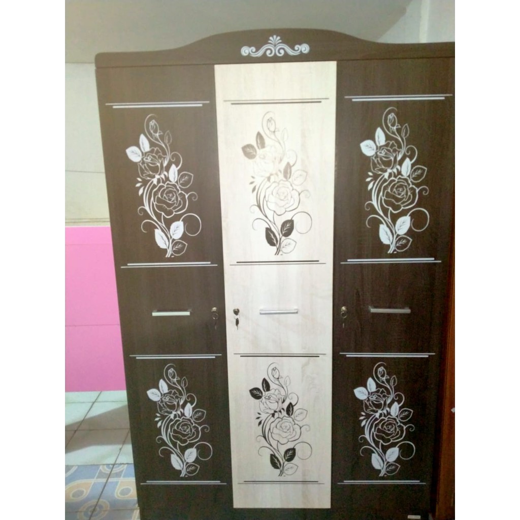 Lemari 3 Pintu