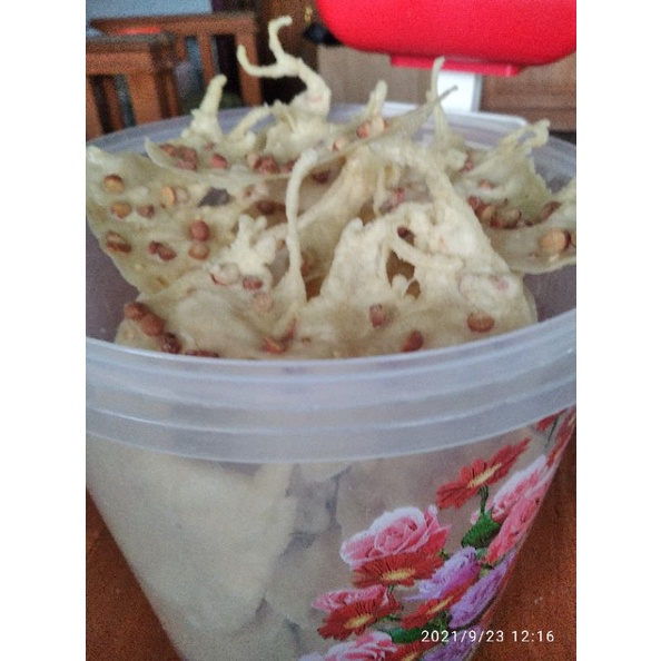 

peyek kacang renyah 1 toples plastik