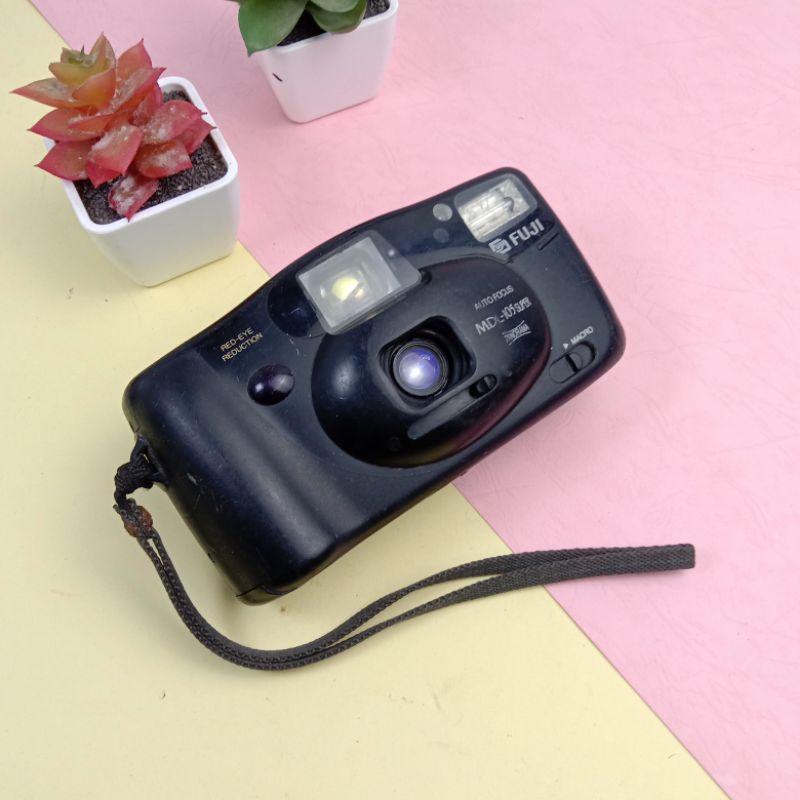 Kamera analog vintage retro jadul untuk pajangan, hiasan dinding, dan dekorasi-Fuji mdl105