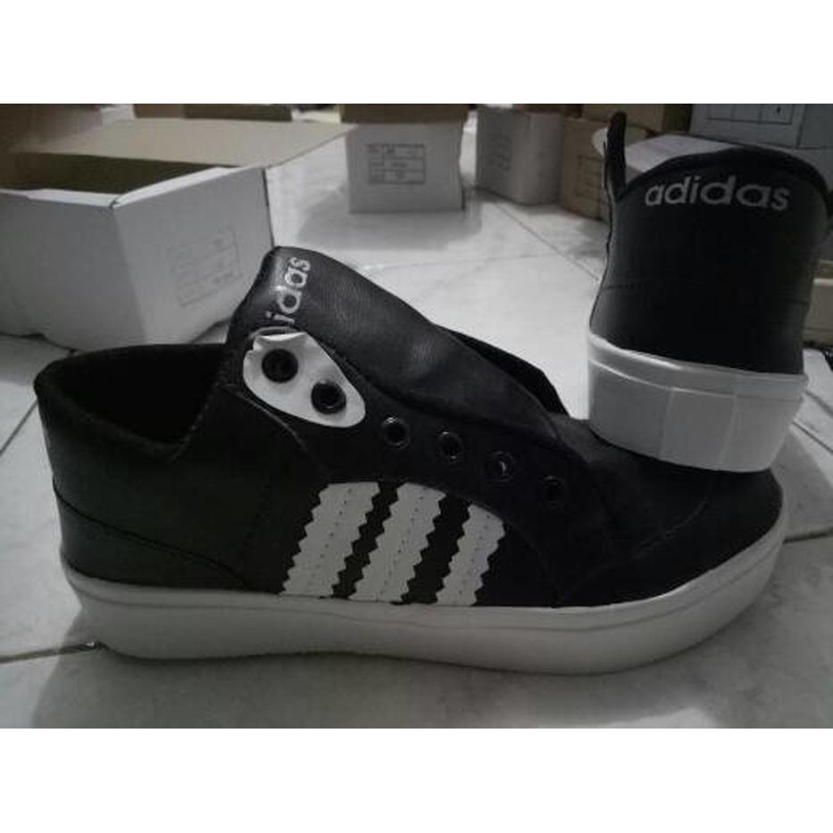 Fashion Wanita SNEAKER BOOTS ADIDAS CL HITAM Masa Kini