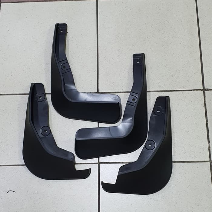 Mudguard karpet roda PENAHAN LUMPUR TOYOTA CALYA / DAIHATSU SIGRA HITAM PLASTIK