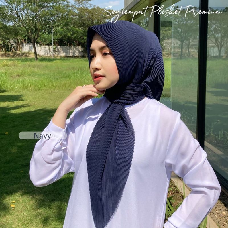 HIJAB SEGIEMPAT PLISKET BELLA SQUERE POLOS /HIJAB PLISKET/COD-Navy