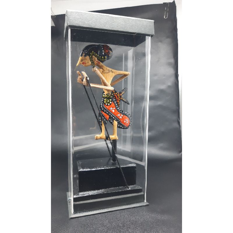 

Vandel Wayang Kayu Tokoh Yudhistira dengan kotak akrilik logo