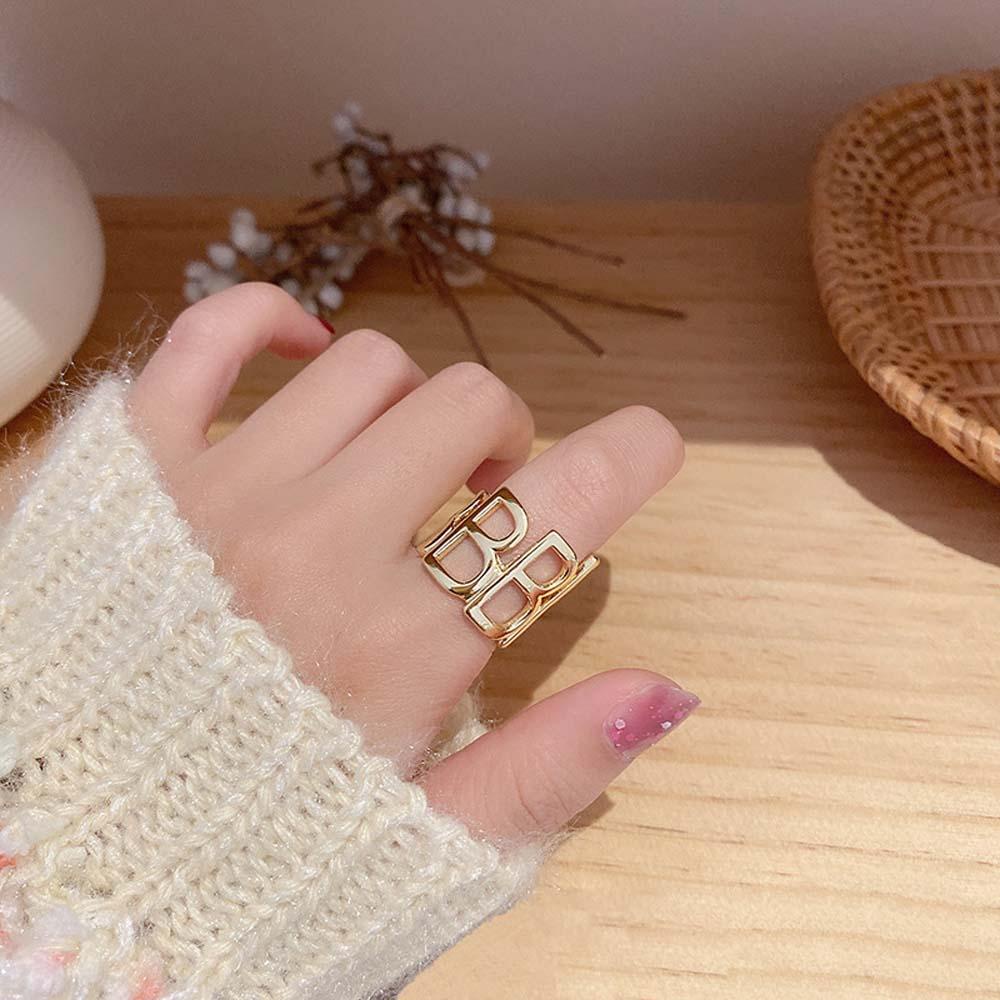 [Elegan] Cincin Desain Bukaan Untuk Wanita Pria Perhiasan Musim Gugur Huruf Dapat Disesuaikan B