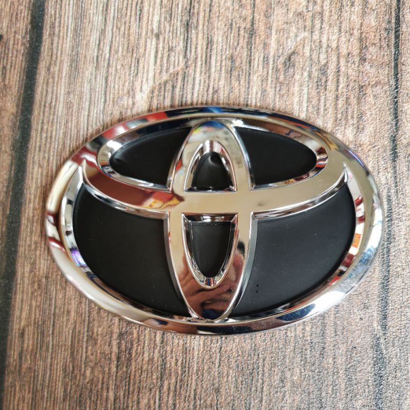 Logo Emblem Toyota Hitam Chrome 15cm