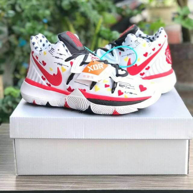 Sepatu Basket Kyrie 5 I Love You Mom ( White )