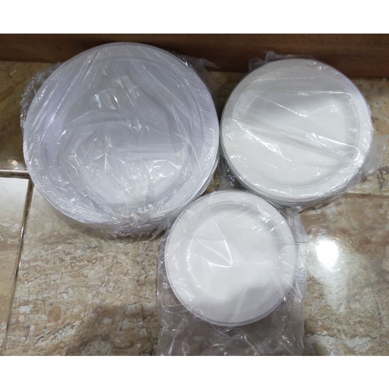 Piring plastik warna putih polos ukuran S M L bisa untuk pesta