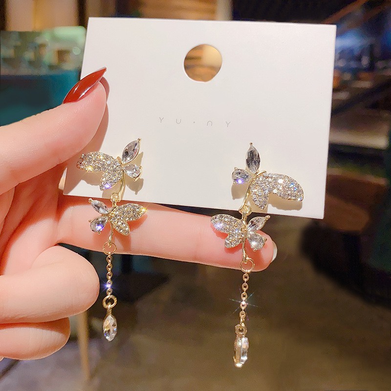 Anting Rumbai Panjang Desain Kupu-Kupu Aksen Kristal Berlian Gaya Korea