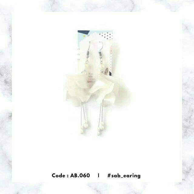 Anting Hijab Korea Putih AB.060