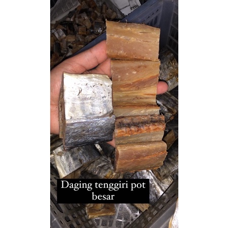 

daging tenggiri potong besar tanpa kepala dan buntut