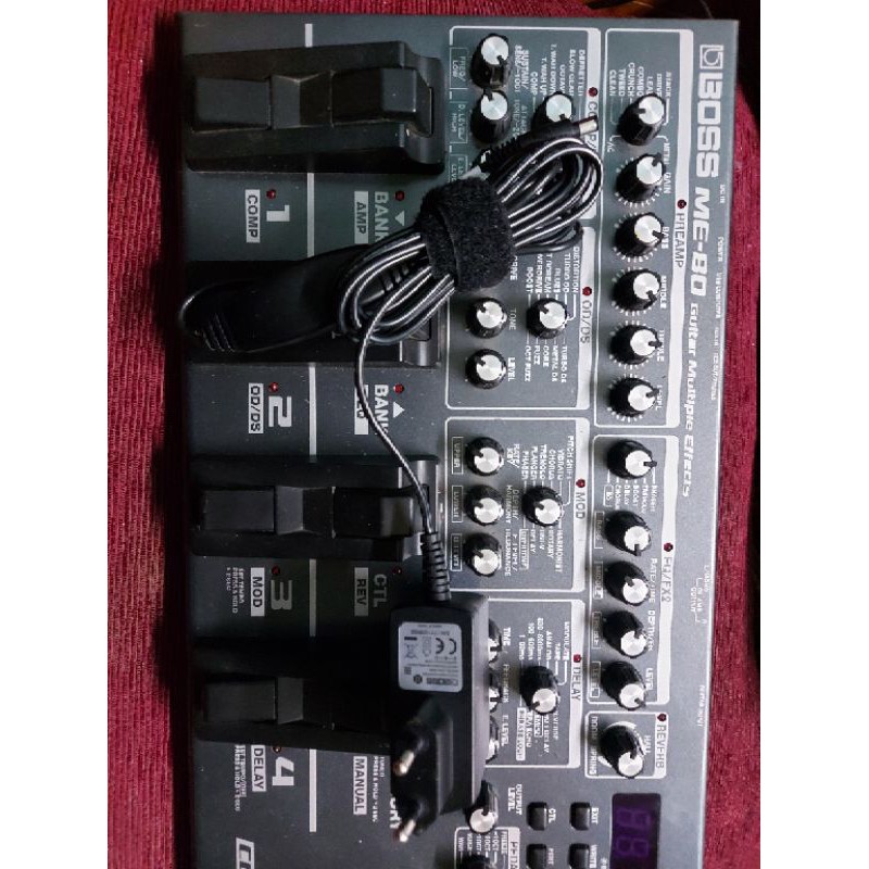Efek Gitar Boss ME80