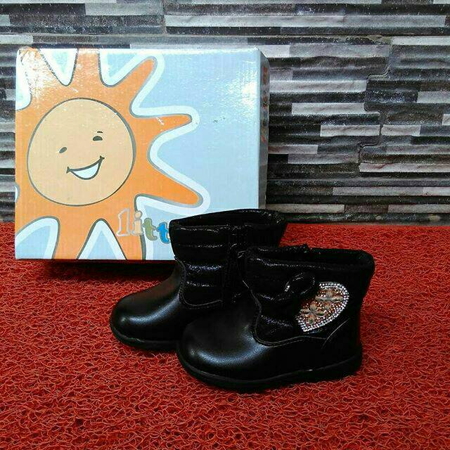 sepatu little m