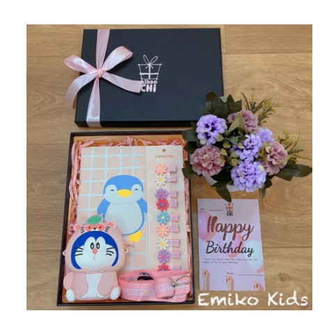 

Paket Emiko - Hadiah Kado Ulang Tahun Anak Perempuan Tas Doraemon - Hampers Ulang Tahun Anak