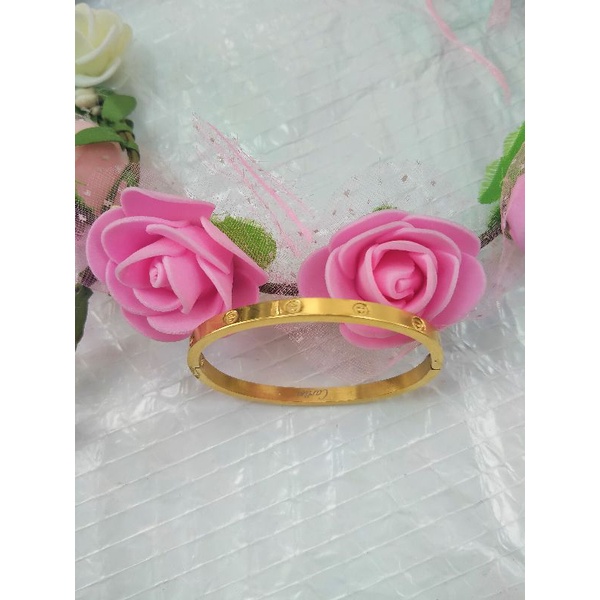 gelang Cartier kecil