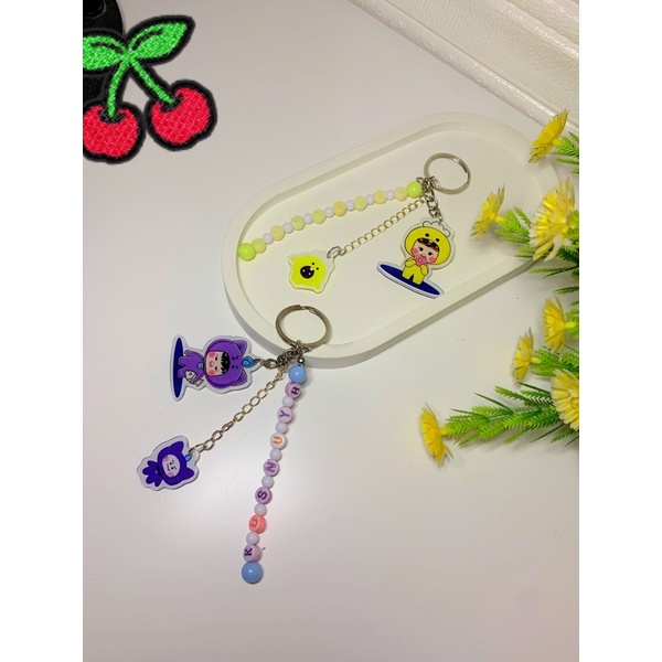 Treasure Gantungan Kunci Akrilik Line Truz baby