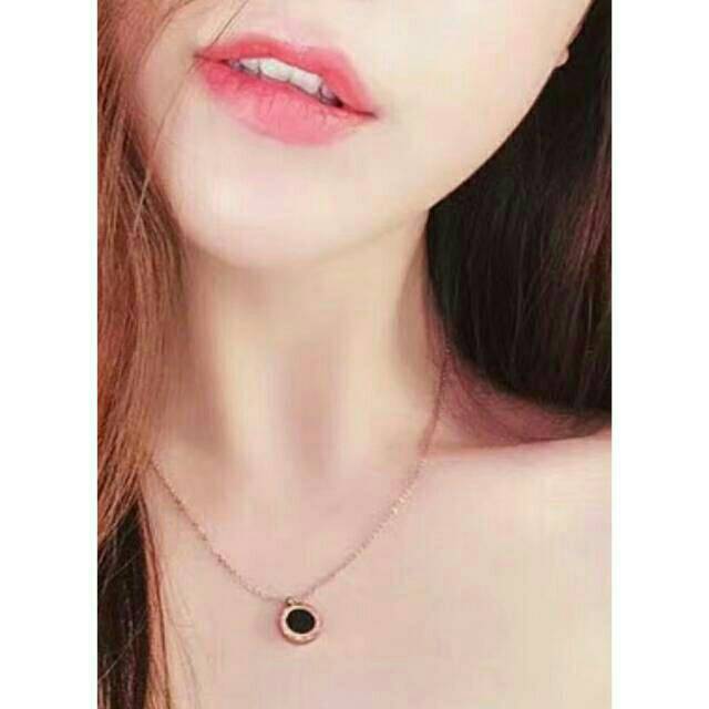 Kalung titanium koin romawi rosegold