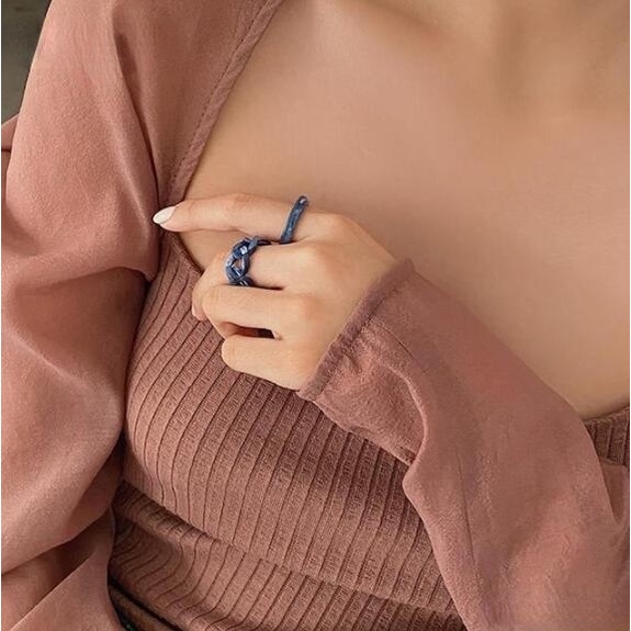 Set Cincin Rantai Kombinasi Model Hollow Bahan Resin Akrilik Gaya Retro Untuk Wanita