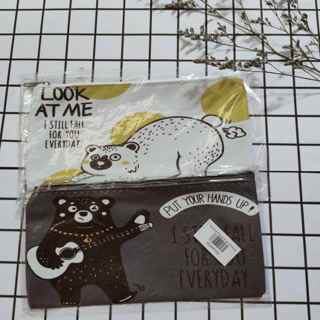 

Tempat Pensil Bear (Hitam dan Putih)