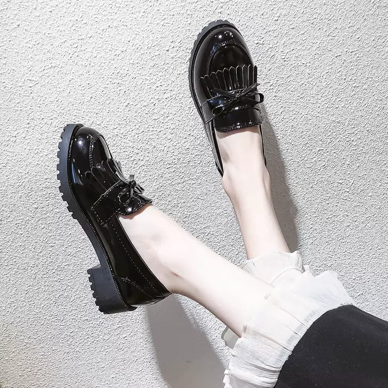 Sepatu Loafers Wanita Black Glosy RWS 0278