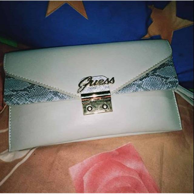 Preloved Clutch guess