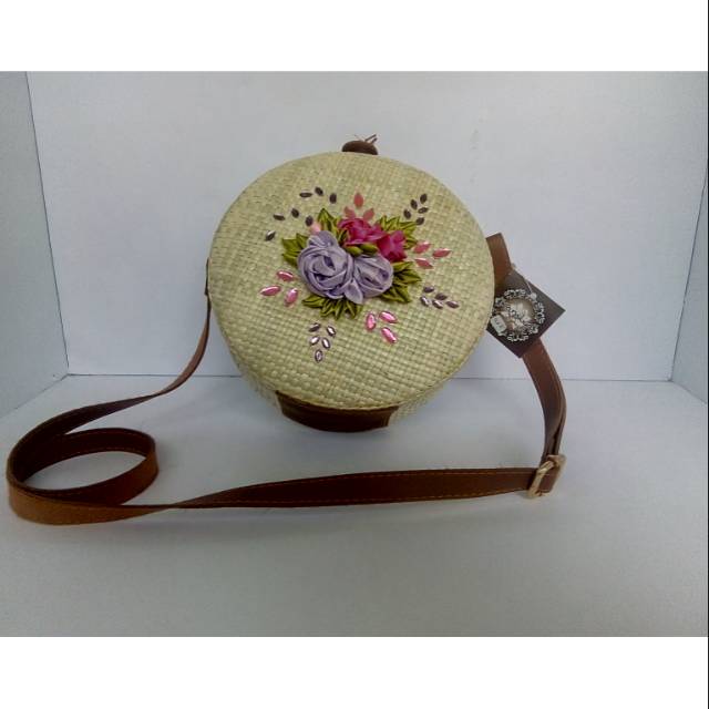 Tas wanita anyam pandan bundar