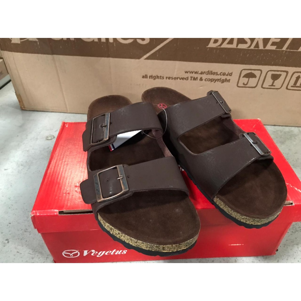 SANDAL VEGETUS VR 02 DAN VR 03 SANDAL KEKINIAN KEREN,NYAMAN DI PAKAI VAROAN WARNA BROWN DAN BLACK