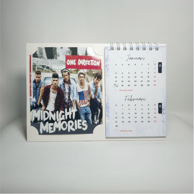 Kalendar Meja / Duduk tahun 2022 edisi ONE DIRECTION