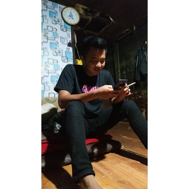 BRONDONG PEMBURU TANTE-TANTE