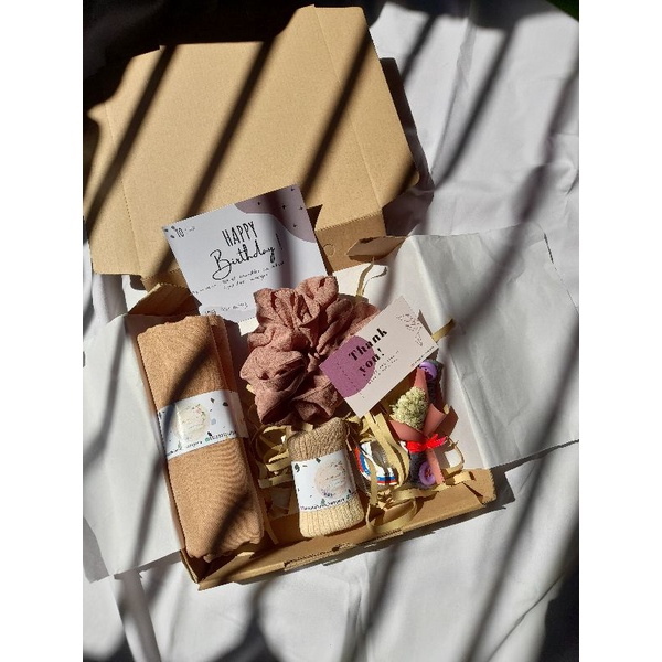 

hampers hijab segiempat syar'i