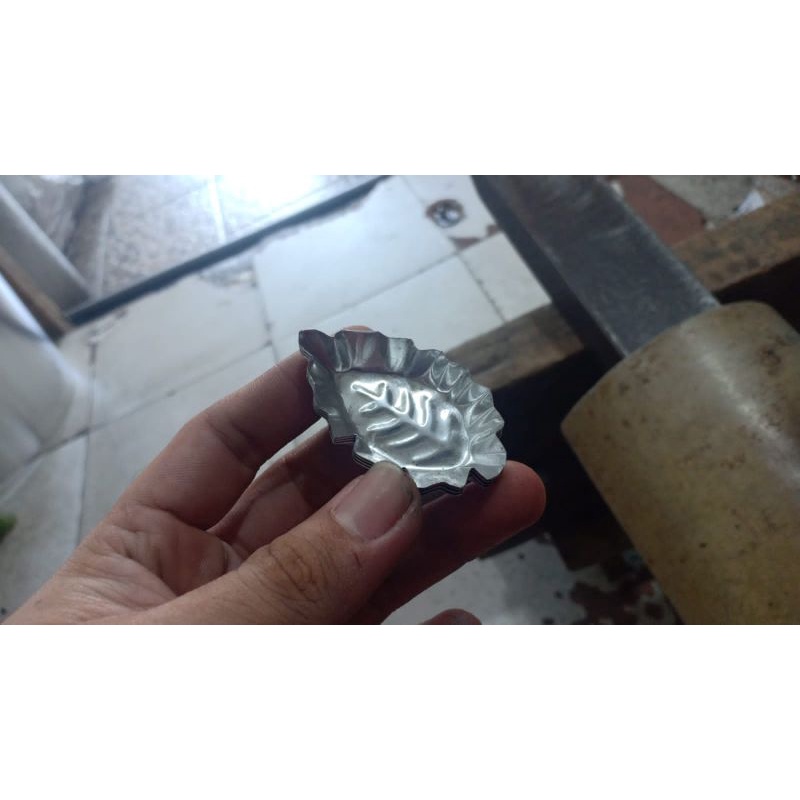 cetakan nastar daun kecil