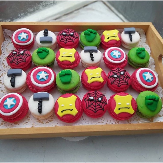 

SUPERHERO THEME MACARONS/COOKIES