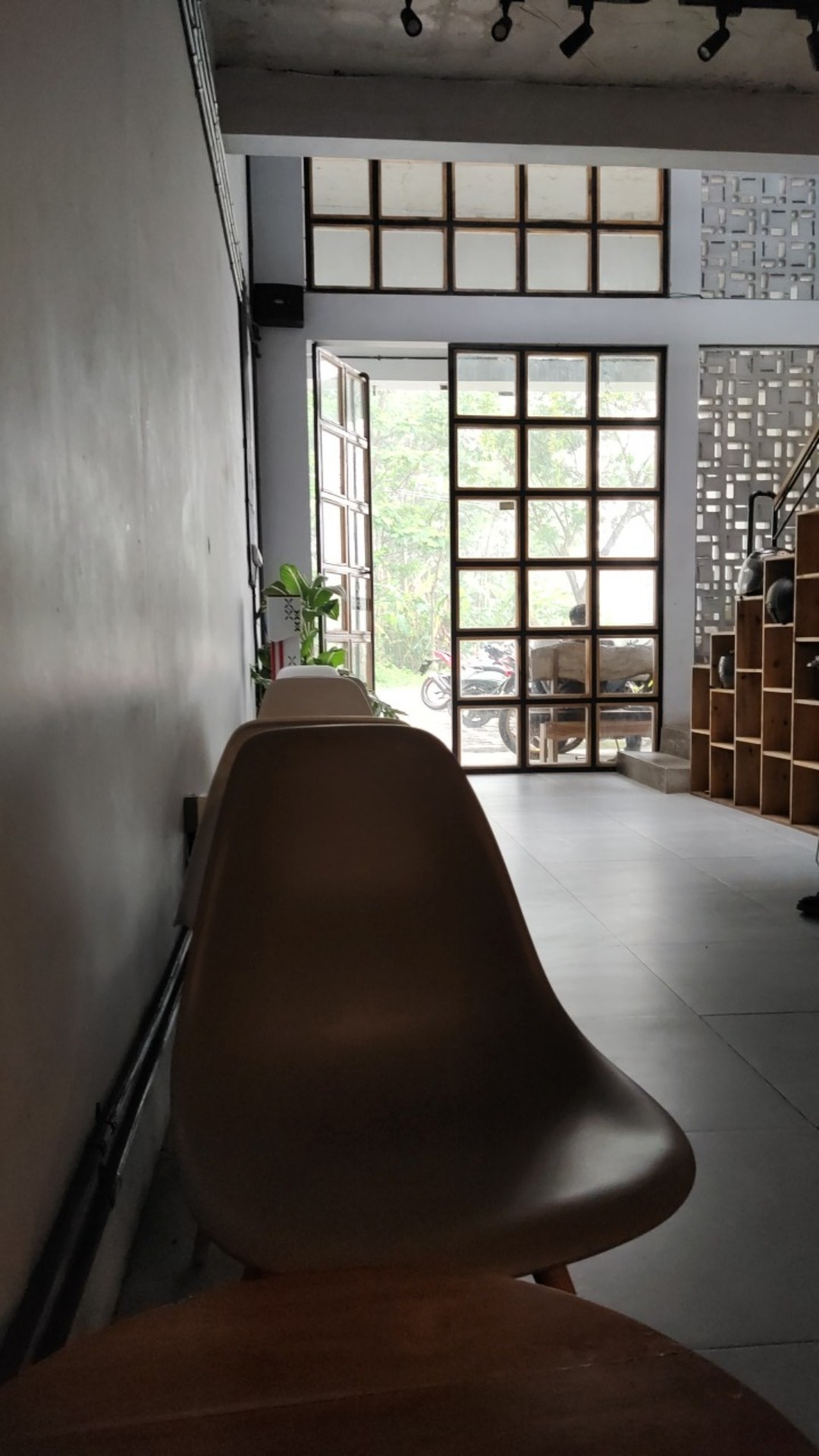 Botol Minum Anak Air Mancur Model Ikan Paus Sedotan 250ml