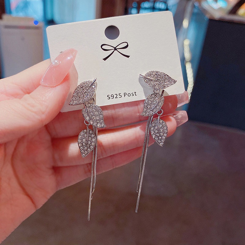 Anting Gantung Panjang Tusuk Silver Sterling 925 Motif Daun Aksen Berlian + Rumbai Untuk Wanita
