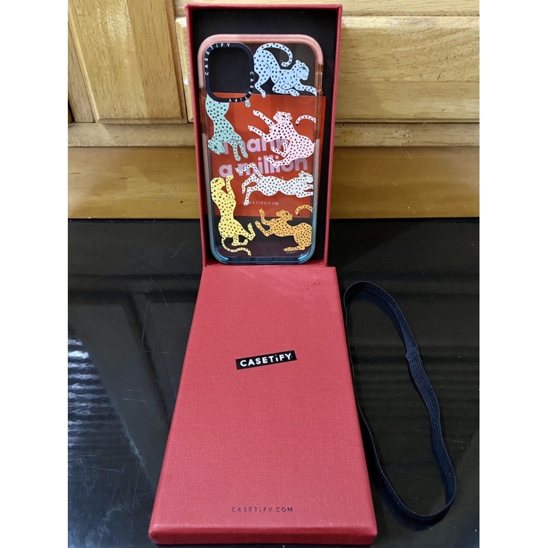 CASETIFY IPHONE 11 PRELOVED