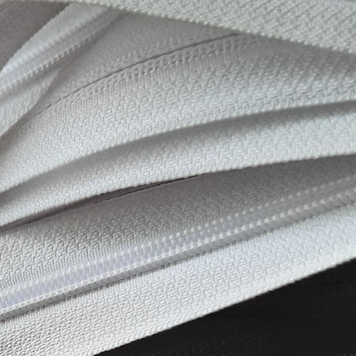 Daun Resleting No 5 YKK putih Per Meter