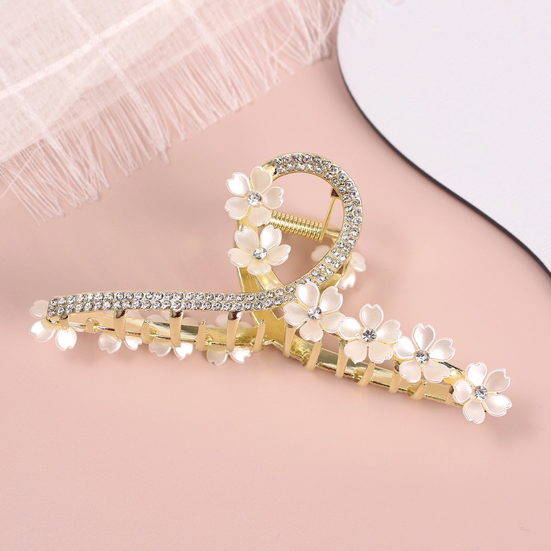 Jepit Rambut Desain Bunga Hollow Bahan Metal Aksen Berlian Imitasi Gaya Vintage Untuk Wanita