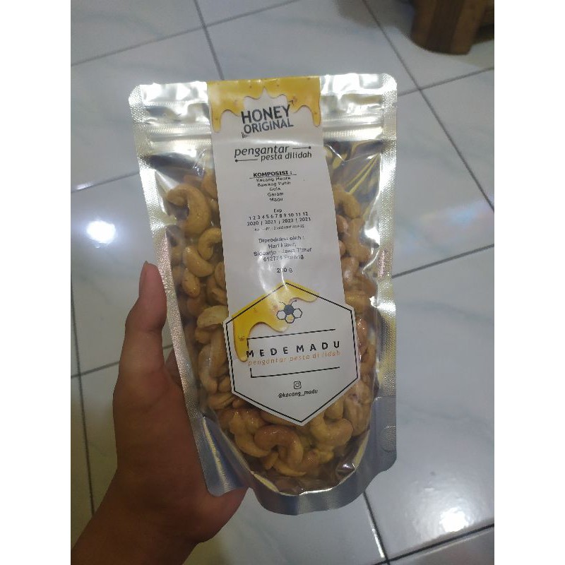 

Kacang Mede Madu Undu Mas 200gr