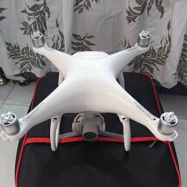 Drone dji phantom 4