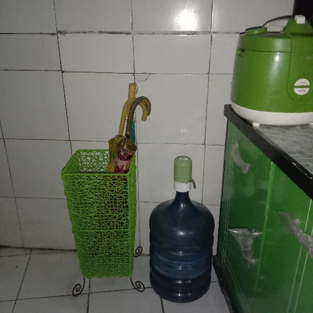 Tempat Payung Rotan Sintetis Bentuk Kotak Dan Bulat