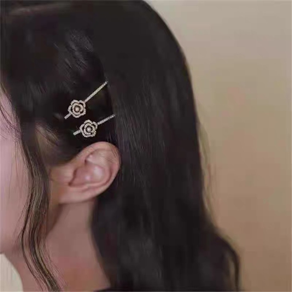 1pc Jepit Rambut Desain Bunga Camellia Hitam Aksen Mutiara Gaya Vintage