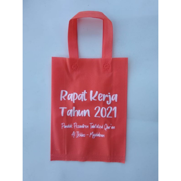 

Sablon Tas Spounbond 25x35x8cm