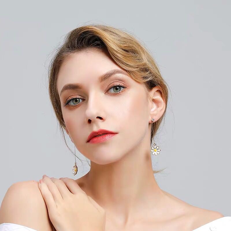 [Bayar Di Tempat] Korea Simple Daisy Sun Flower Pendant Earrings Anting / Anting Sun Flower