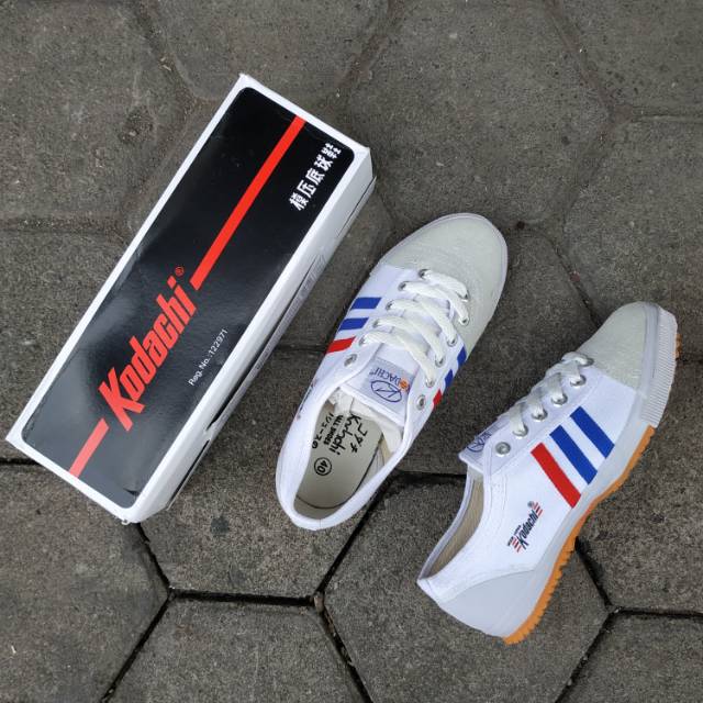 KODACHI 8111 PUTIH STRIP BIRU MERAH