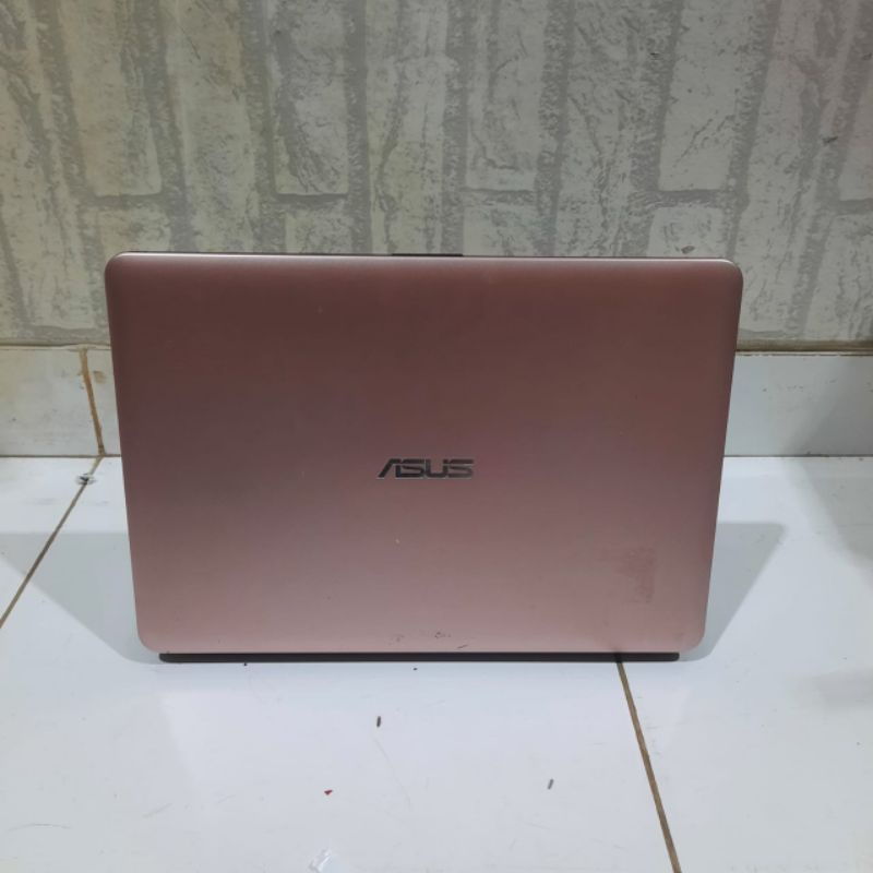 Laptop Asus X441B Amd A4-9125 Ram 4GB HDD 1TB Vga amd radeon R3 graphic layar 14 inch windows 10 mulus