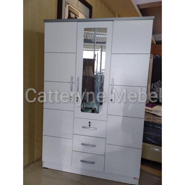 Lemari 3 pintu