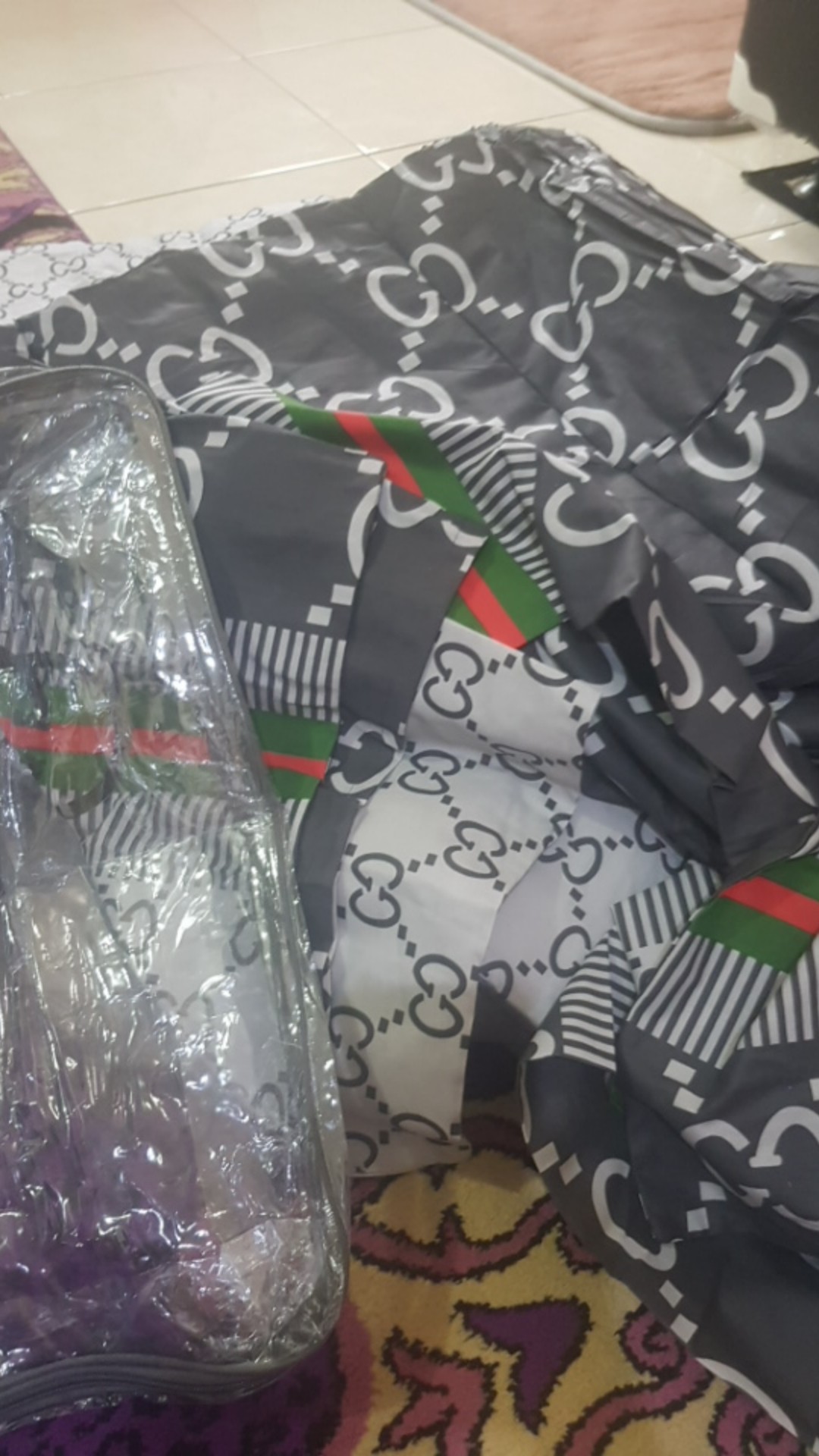 Set Bedcover & Sprei Premium Quality Motif Abu & Coklat