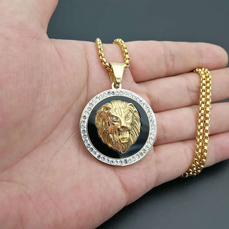 Kalung Liontin Kepala Singa Bahan Stainless Steel Lapis Emas Aksen Berlian Gaya Hip Hop Untuk Pria