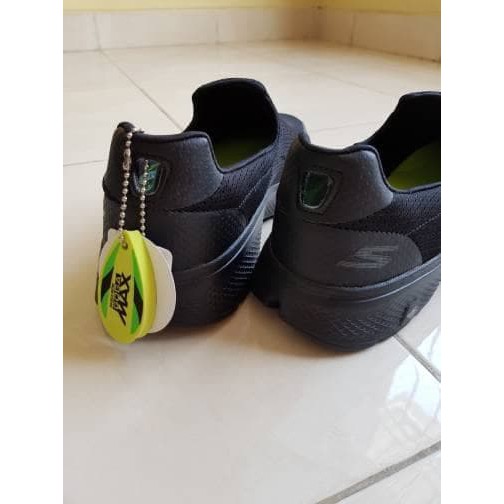 Sepatu Casual Skechers gowalk4