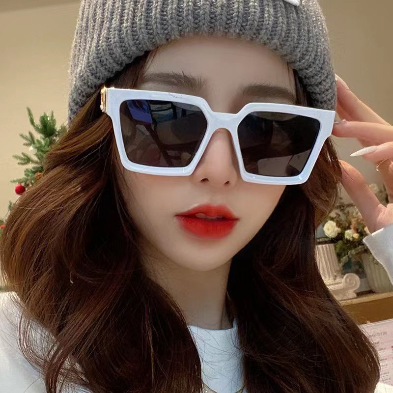 KACAMATA KOTAK/SQUARE PINGGIR LILPSTICCK GOLD