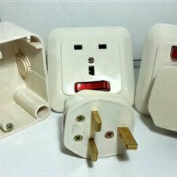 Stop Kontak AC Broco 1 Set Colokan AC Kaki 3